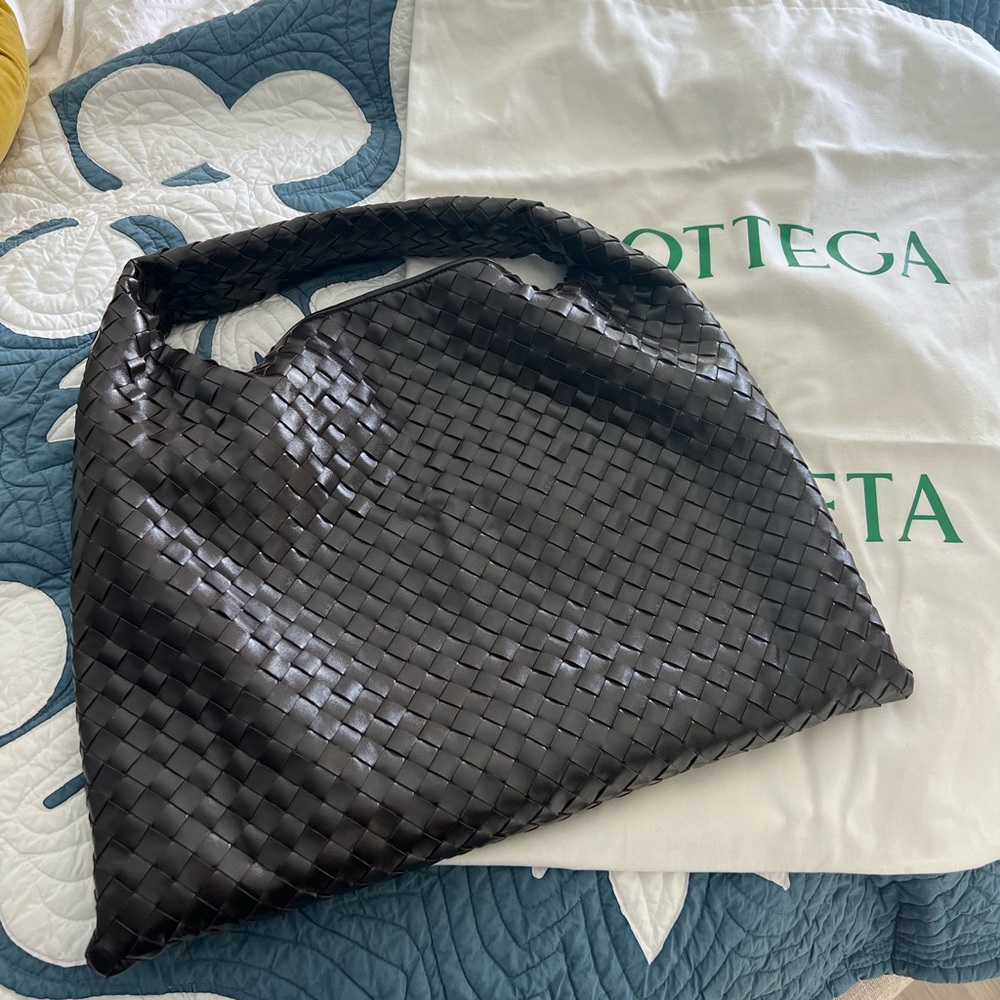 SOLD Large Bottega Veneta Hop in Fondant